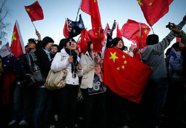 浴室使用浴霸和暖风机，哪个效果更好一些？游戏画面